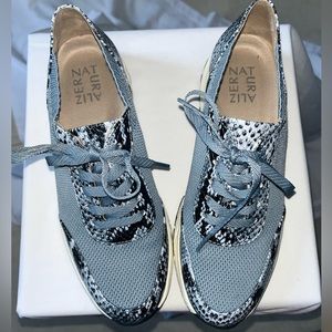 Naturalizer blue dress sneakers in 6.5